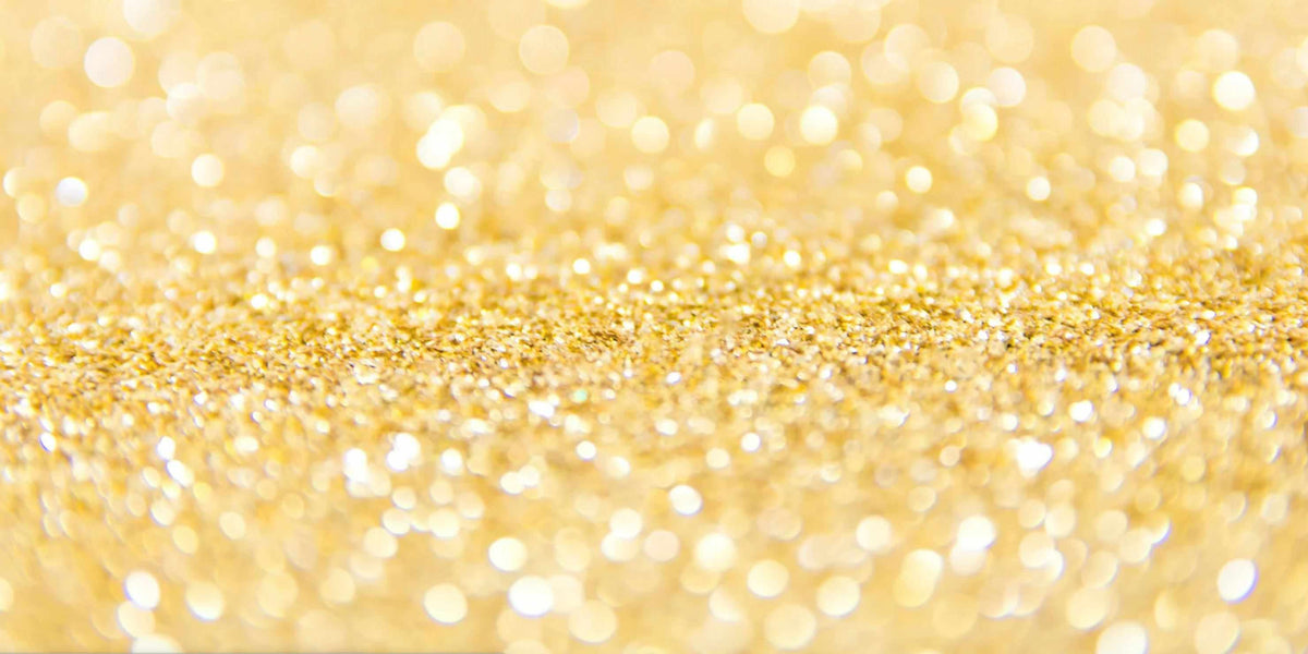 Glitter Babe: Sparkle & Shine with These Glimmering Cases