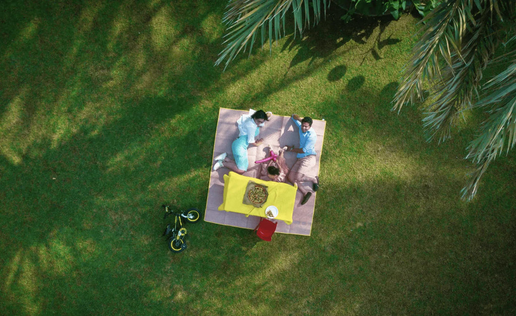 Picnic or Romantic Dinner? How to Accessorize Your Perfect Date Night