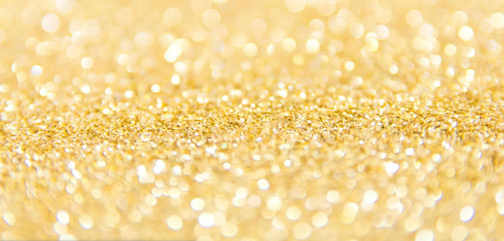 Glitter Babe: Sparkle &amp; Shine with These Glimmering Cases
