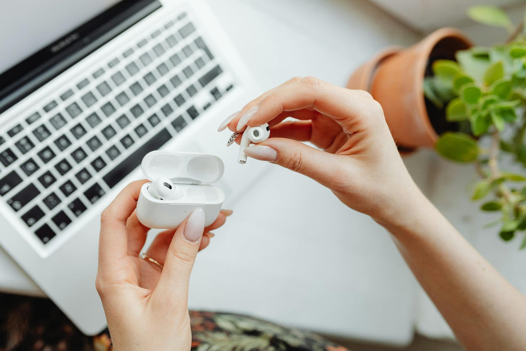 How To Connect AirPods if Your Case is Dead