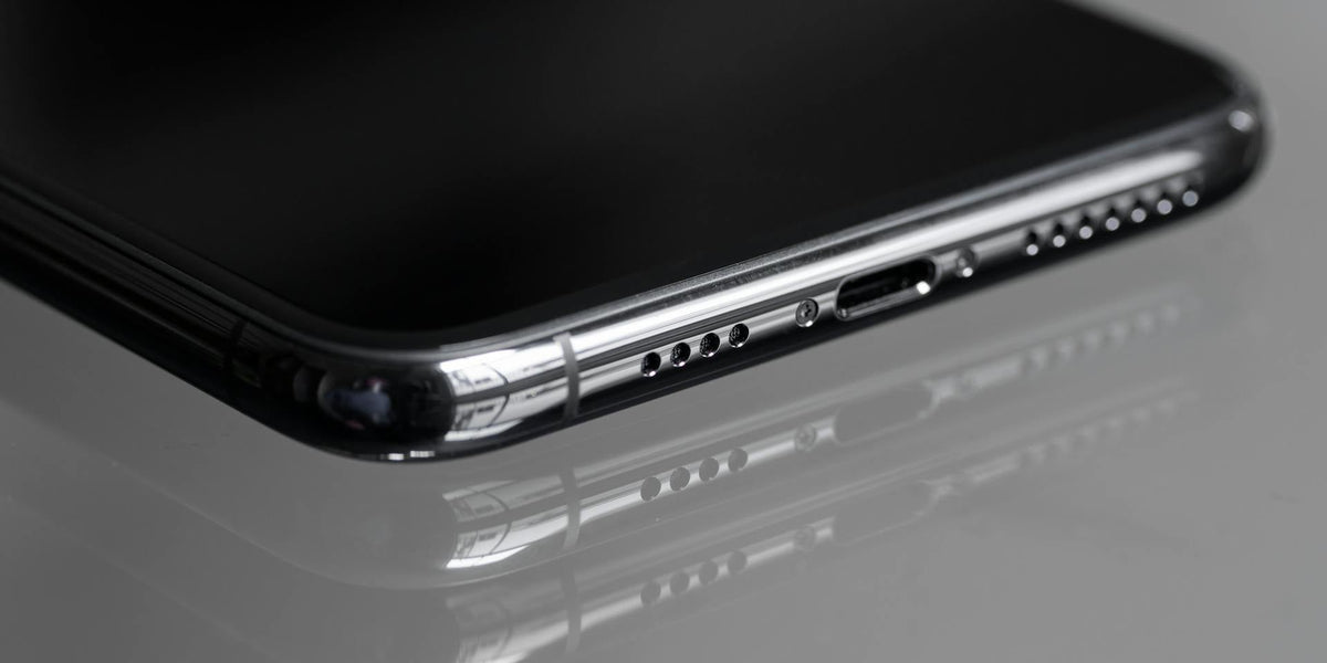 How to Dry an iPhone Charging Port