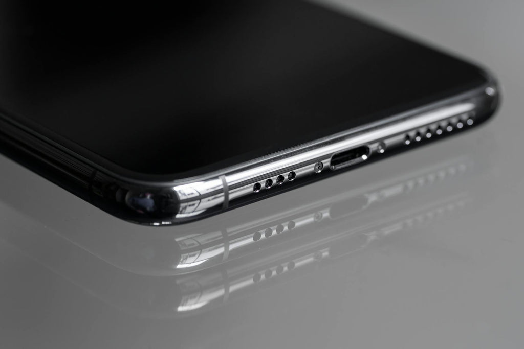 How to Dry an iPhone Charging Port