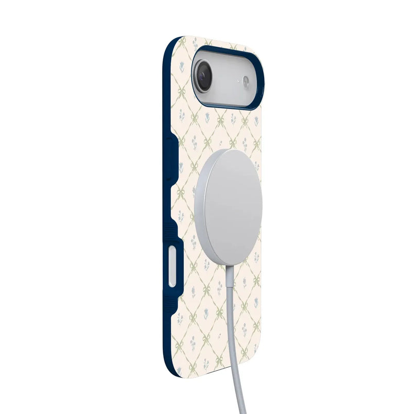 Petit Petals | Dainty Lattice Case