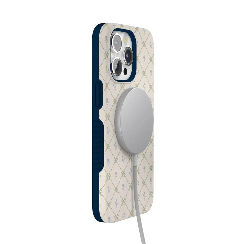 Petit Petals | Dainty Lattice Case